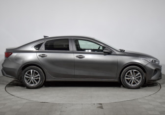 Подержанный автомобиль Kia Cerato Sedan 2022 года (4 фото)