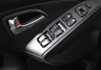 Подержанный автомобиль Hyundai ix35 2011 года (10 фото)