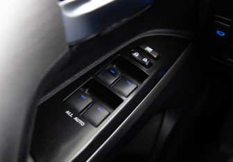 Подержанный автомобиль Toyota Land Cruiser Suv 2015 года (28 фото)