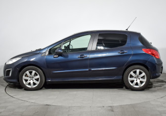 Подержанный автомобиль Peugeot 308 Hatchback 2012 года (8 фото)