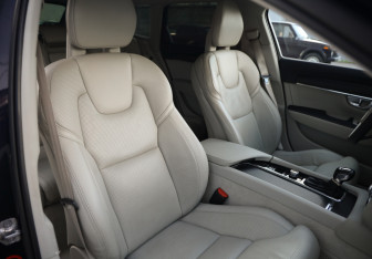 Подержанный автомобиль Volvo V90 Cross Country 2017 года (24 фото)