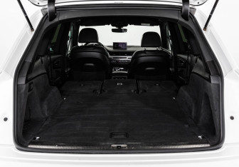 Подержанный автомобиль Audi Q7 2016 года (29 фото)