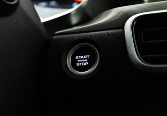 Подержанный автомобиль Geely Coolray 2023 года (21 фото)