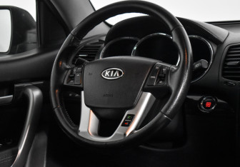 Подержанный автомобиль Kia Sorento 2011 года (16 фото)