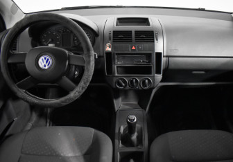 Подержанный автомобиль Volkswagen Polo Hatchback 2002 года (16 фото)