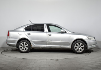 Подержанный автомобиль Skoda Octavia Liftback 2011 года (4 фото)
