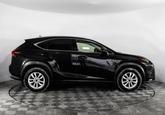 Подержанный автомобиль Lexus NX 2020 года (6 фото)