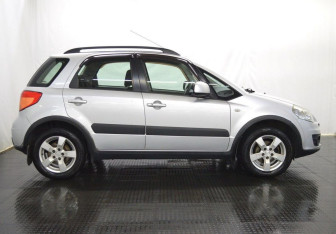 Подержанный автомобиль Suzuki SX4 Hatchback 2010 года (4 фото)