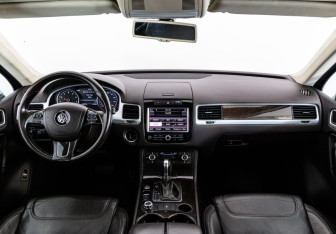 Подержанный автомобиль Volkswagen Touareg 2012 года (10 фото)