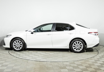 Подержанный автомобиль Toyota Camry Sedan 2022 года (8 фото)