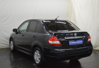 Подержанный автомобиль Nissan Tiida Sedan 2010 года (7 фото)