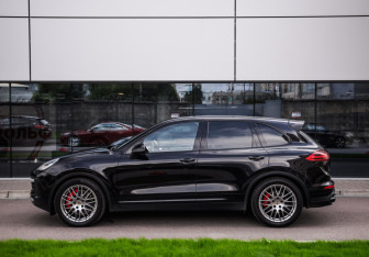 Подержанный автомобиль Porsche Cayenne 2014 года (9 фото)