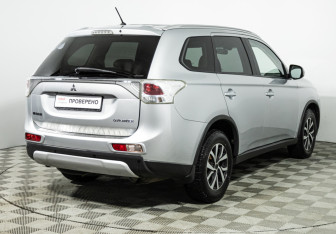 Подержанный автомобиль Mitsubishi Outlander 2014 года (5 фото)