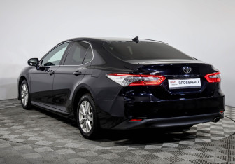 Подержанный автомобиль Toyota Camry Sedan 2019 года (7 фото)