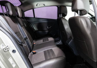 Подержанный автомобиль Renault Fluence 2014 года (18 фото)