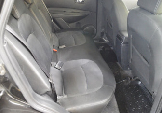 Подержанный автомобиль Nissan Qashqai 2010 года (13 фото)