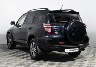Подержанный автомобиль Toyota RAV4 2011 года (7 фото)