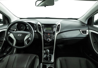 Подержанный автомобиль Hyundai i30 Hatchback 2014 года (13 фото)