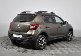 Подержанный автомобиль Renault Sandero 2019 года (6 фото)