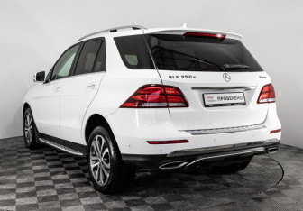 Подержанный автомобиль Mercedes-Benz GLE 2016 года (8 фото)