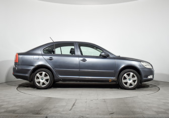 Подержанный автомобиль Skoda Octavia Liftback 2011 года (4 фото)