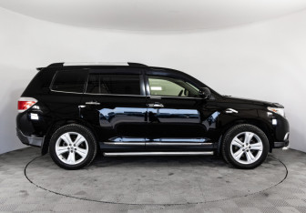 Подержанный автомобиль Toyota Highlander 2012 года (4 фото)