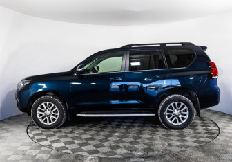 Подержанный автомобиль Toyota Land Cruiser Prado 2018 года (10 фото)