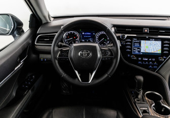 Подержанный автомобиль Toyota Camry Sedan 2019 года (14 фото)