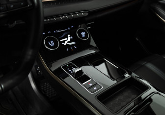 Подержанный автомобиль Exeed LX 2023 года (17 фото)