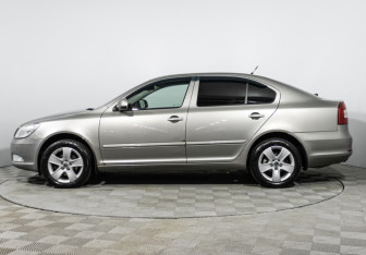 Подержанный автомобиль Skoda Octavia Liftback 2010 года (8 фото)