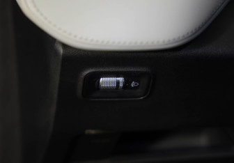 Подержанный автомобиль Geely Atlas 2023 года (18 фото)