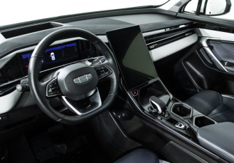 Подержанный автомобиль Geely Atlas 2023 года (11 фото)