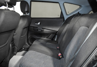 Подержанный автомобиль Kia Ceed Wagon 2007 года (16 фото)