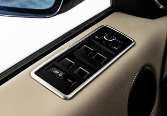 Подержанный автомобиль Land Rover Range Rover Sport 2013 года (21 фото)