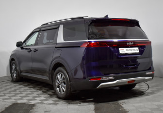 Подержанный автомобиль Kia Carnival 2021 года (7 фото)