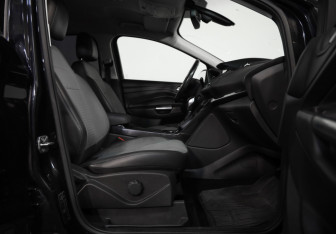 Подержанный автомобиль Ford Kuga 2017 года (19 фото)