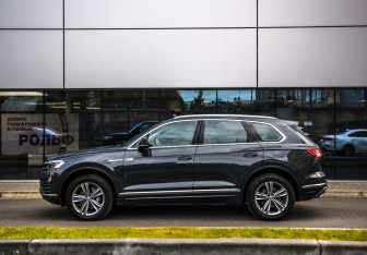 Подержанный автомобиль Volkswagen Touareg 2019 года (9 фото)