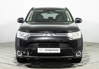 Подержанный автомобиль Mitsubishi Outlander 2013 года (2 фото)