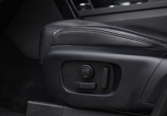 Подержанный автомобиль Land Rover Discovery 2019 года (28 фото)