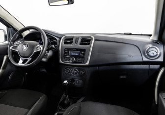 Подержанный автомобиль Renault Sandero 2020 года (9 фото)