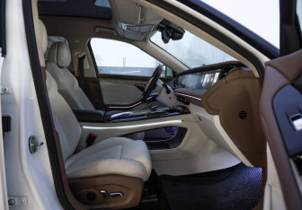 Подержанный автомобиль Voyah Free 2022 года (27 фото)