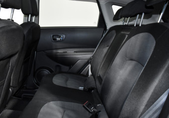 Подержанный автомобиль Nissan Qashqai 2010 года (11 фото)