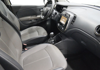 Подержанный автомобиль Renault Kaptur 2019 года (11 фото)