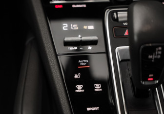 Подержанный автомобиль Porsche Cayenne 2020 года (21 фото)