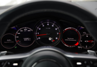 Подержанный автомобиль Porsche Cayenne 2019 года (13 фото)