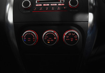 Подержанный автомобиль Suzuki SX4 Hatchback 2006 года (15 фото)
