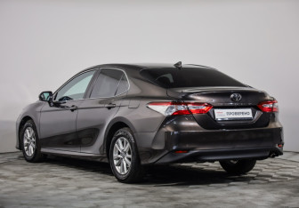 Подержанный автомобиль Toyota Camry Sedan 2019 года (7 фото)