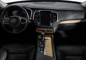 Подержанный автомобиль Volvo XC90 2015 года (16 фото)
