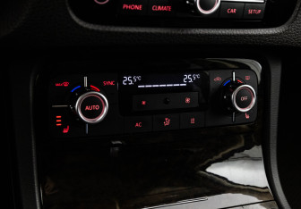 Подержанный автомобиль Volkswagen Touareg 2012 года (17 фото)