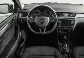 Подержанный автомобиль Skoda Rapid Liftback 2018 года (11 фото)